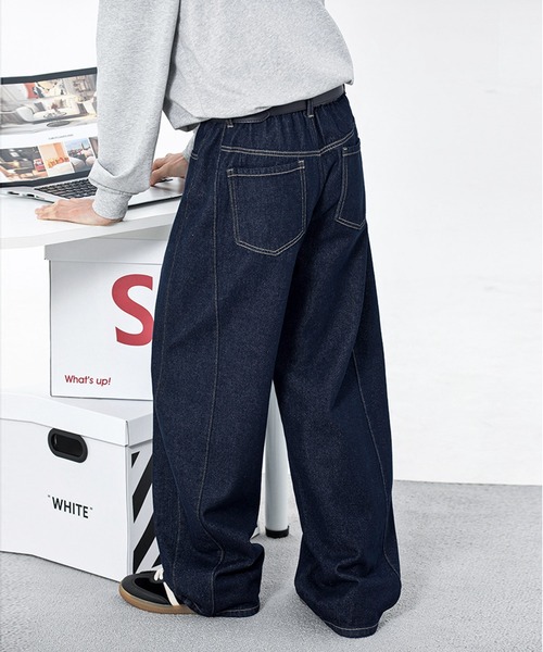 JOHNNY WOLF(ジョニーウルフ)の「LOFN ワンウォッシュ バレルレッグ ワイド デニムパンツ(デニムパンツ・メンズ・ブラック/ブルー・M/S/L)」の11枚目の写真