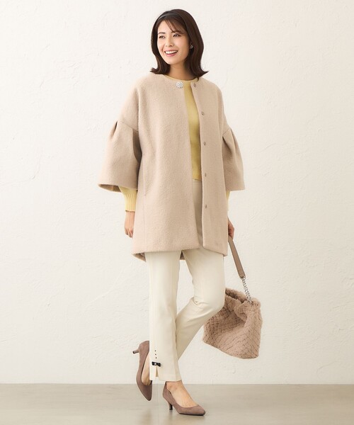 TO BE CHIC(トゥー ビー シック)の「ベルスリーブカーリーコート(ノーカラーコート・レディース・ベージュ/チャコールグレー・M)」の4枚目の写真