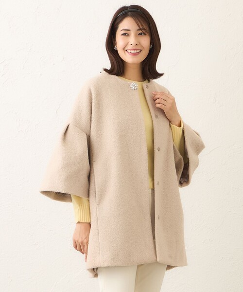 TO BE CHIC(トゥー ビー シック)の「ベルスリーブカーリーコート(ノーカラーコート・レディース・ベージュ/チャコールグレー・M)」の14枚目の写真