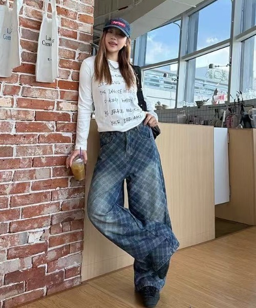 AsRiRe（アスリレイ）の「ウォッシュチェックワイドデニムパンツ（デニムパンツ・レディース・ブルー・S/M/L）」の7枚目の写真