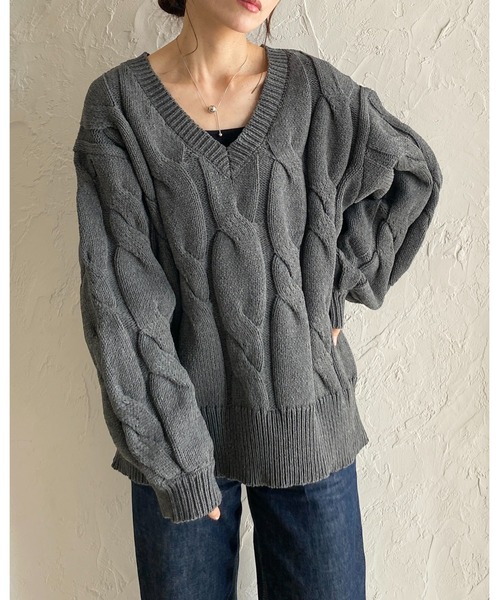 She's Closet(シーズクローゼット)の「オーバーサイズ長袖深Vネックざっくりケーブルニット(ニット/セーター・レディース・ブラウン/チャコール/アイボリー・FREE)」の19枚目の写真