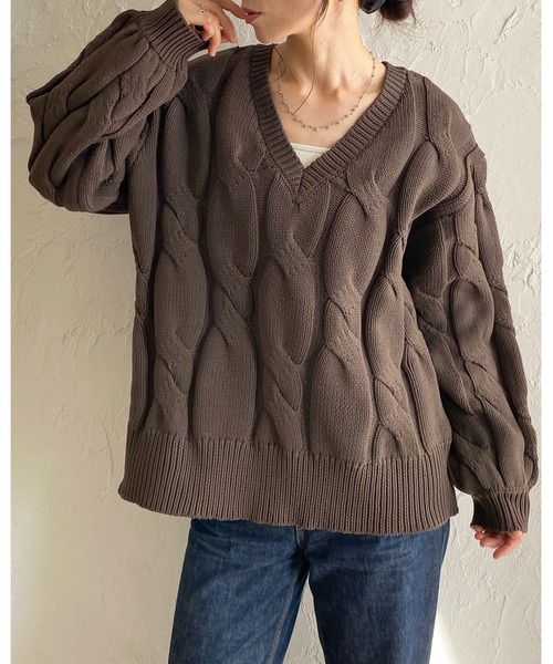 She's Closet(シーズクローゼット)の「オーバーサイズ長袖深Vネックざっくりケーブルニット(ニット/セーター・レディース・ブラウン/チャコール/アイボリー・FREE)」の21枚目の写真