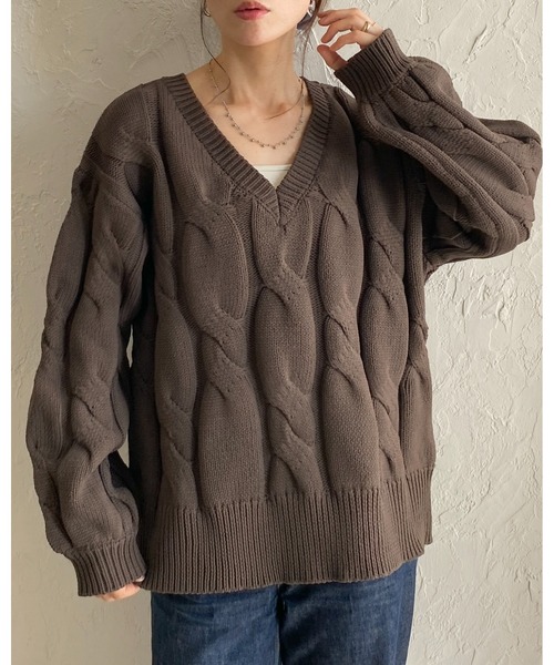 She's Closet(シーズクローゼット)の「オーバーサイズ長袖深Vネックざっくりケーブルニット(ニット/セーター・レディース・ブラウン/チャコール/アイボリー・FREE)」の22枚目の写真