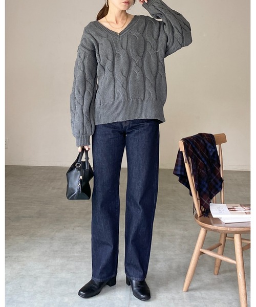 She's Closet(シーズクローゼット)の「オーバーサイズ長袖深Vネックざっくりケーブルニット(ニット/セーター・レディース・ブラウン/チャコール/アイボリー・FREE)」の7枚目の写真