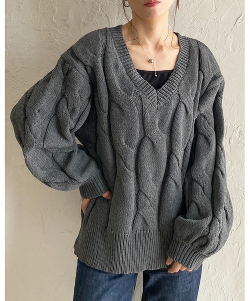 She's Closet(シーズクローゼット)の「オーバーサイズ長袖深Vネックざっくりケーブルニット(ニット/セーター・レディース・ブラウン/チャコール/アイボリー・FREE)」の10枚目の写真