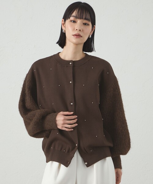 CAST:（キャストコロン）の「【1枚で着映える】スタッズニットカーディガン（カーディガン/ボレロ・レディース・ブラウン系その他5/ブラック/グレー/オフホワイト・M）」の4枚目の写真