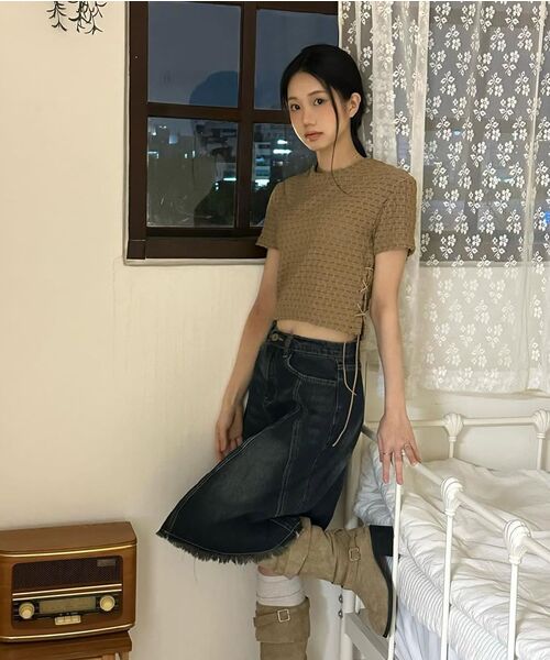 WESLEYHYUSTON(ウェズリーユーストン)の「Suede string side detail crop knit beige(Tシャツ/カットソー・レディース・その他・SMALL/MEDIUM)」の2枚目の写真