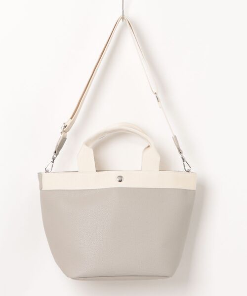 Q(キュー)の「シュリンク2wayトート(トートバッグ・レディース・ライトグレー/ブラック・ONE SIZE)」の2枚目の写真