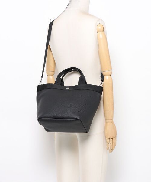 Q(キュー)の「シュリンク2wayトート(トートバッグ・レディース・ライトグレー/ブラック・ONE SIZE)」の20枚目の写真