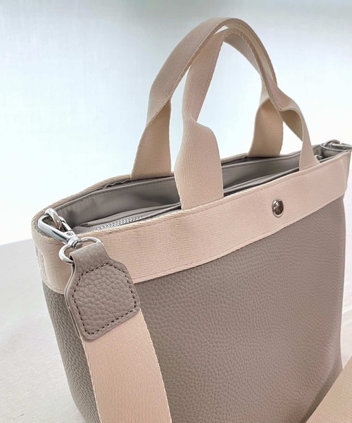 Q(キュー)の「シュリンク2wayトート(トートバッグ・レディース・ライトグレー/ブラック・ONE SIZE)」の6枚目の写真