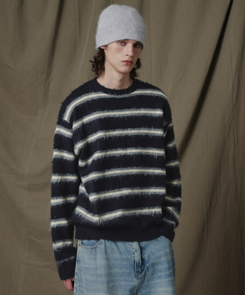 GLW(ジーエルダブリュ)の「ストライプブラシドニットネイビー(ニット/セーター・レディース・その他・SMALL/MEDIUM/LARGE)」の3枚目の写真