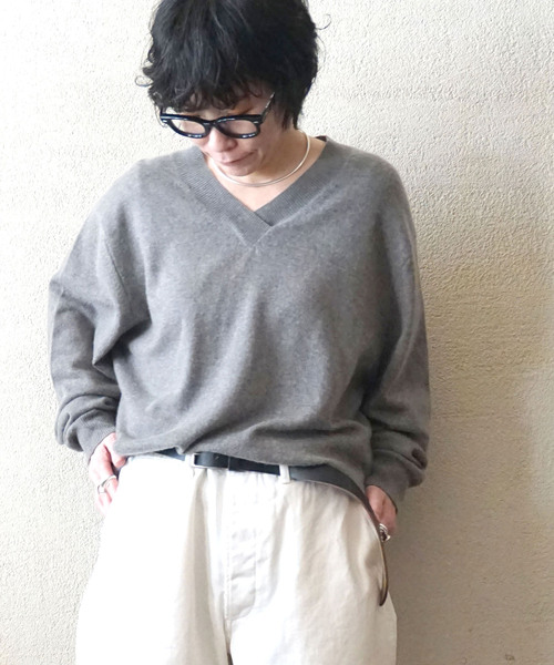 JOURNAL STANDARD LUXE（ジャーナルスタンダード　ラックス）の「カシミヤ Vネックプルオーバー（ニット/セーター・レディース・チャコールグレー/ブラウン・FREE）」の2枚目の写真