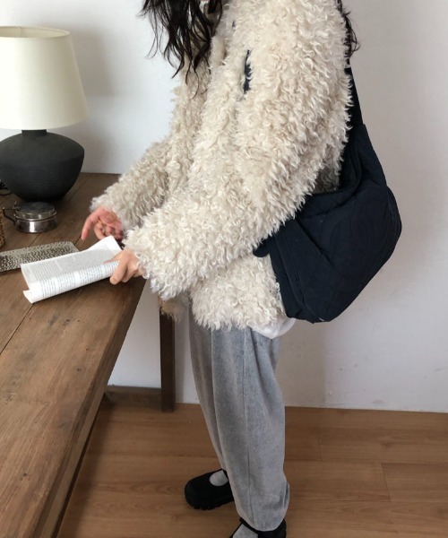 FAVORITO(ファヴォリート)の「ファーコート(ブルゾン・レディース・ブラウン/ベージュ・F)」の18枚目の写真
