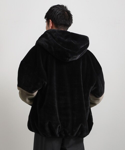 THE SHOP TK （ザ ショップ ティーケー ）の「フードフェイクファーブルゾン（ブルゾン・メンズ・ブラック/ベージュ・03/02）」の4枚目の写真