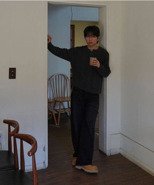 BESLOW(ビースロー)の「OVERSIZED TEXTURED CASHMERE BALMACAAN COAT BLACK(チェスターコート・メンズ・その他・SMALL/MEDIUM/LARGE/X-LARGE/X-SMALL)」の4枚目の写真