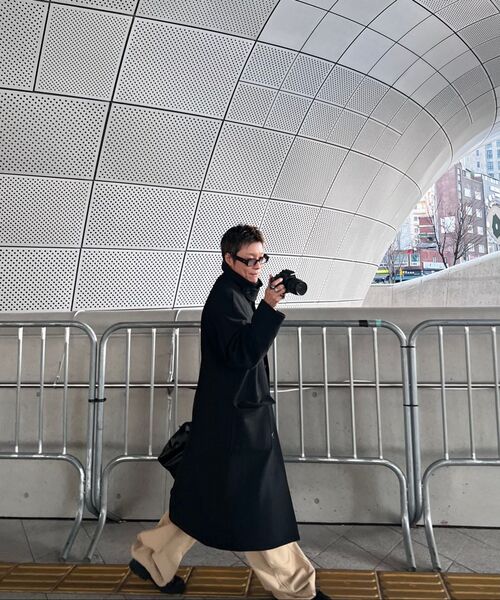 BESLOW(ビースロー)の「OVERSIZED TEXTURED CASHMERE BALMACAAN COAT BLACK(チェスターコート・メンズ・その他・SMALL/MEDIUM/LARGE/X-LARGE/X-SMALL)」の5枚目の写真