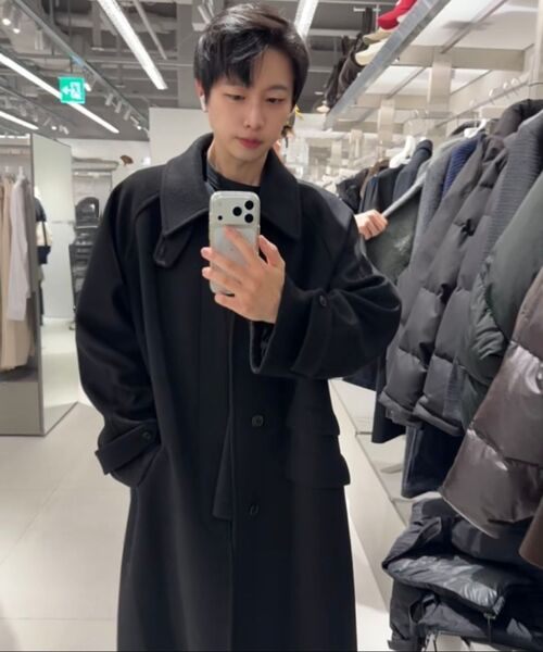BESLOW(ビースロー)の「OVERSIZED TEXTURED CASHMERE BALMACAAN COAT BLACK(チェスターコート・メンズ・その他・SMALL/MEDIUM/LARGE/X-LARGE/X-SMALL)」の6枚目の写真