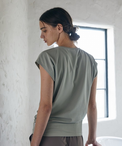 Julier Yoga and Relax（ジュリエヨガアンドリラックス）の「Julier (定番)Ecocoフレンチスリーブトップス（Tシャツ/カットソー・レディース・ホワイト/ライトカーキ/グレイッシュベージュ/ブラック・0/1）」の16枚目の写真