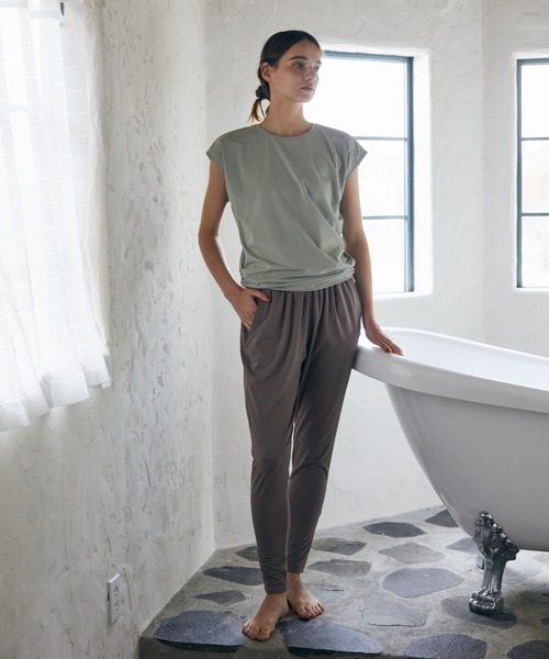 Julier Yoga and Relax（ジュリエヨガアンドリラックス）の「Julier (定番)Ecocoフレンチスリーブトップス（Tシャツ/カットソー・レディース・ホワイト/ライトカーキ/グレイッシュベージュ/ブラック・0/1）」の18枚目の写真