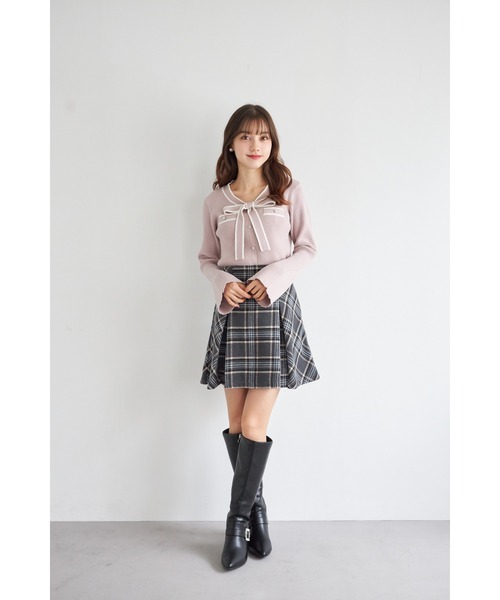 tocco closet(トッコ クローゼット)の「ビジュー飾り釦付きボウタイリボン配色ニットプルオーバー(ニット/セーター・レディース・オフホワイト/ピンク/ラベンダー・M)」の14枚目の写真