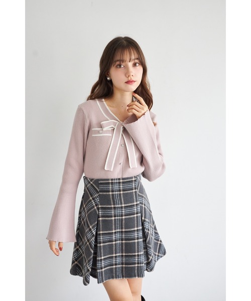 tocco closet(トッコ クローゼット)の「ビジュー飾り釦付きボウタイリボン配色ニットプルオーバー(ニット/セーター・レディース・オフホワイト/ピンク/ラベンダー・M)」の16枚目の写真