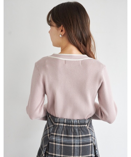 tocco closet(トッコ クローゼット)の「ビジュー飾り釦付きボウタイリボン配色ニットプルオーバー(ニット/セーター・レディース・オフホワイト/ピンク/ラベンダー・M)」の19枚目の写真