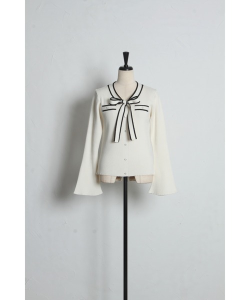tocco closet(トッコ クローゼット)の「ビジュー飾り釦付きボウタイリボン配色ニットプルオーバー(ニット/セーター・レディース・オフホワイト/ピンク/ラベンダー・M)」の20枚目の写真