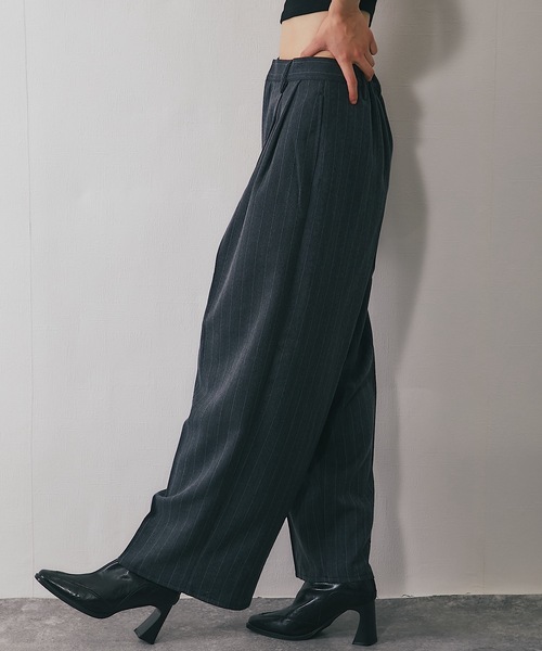 SMILE ORCHID(スマイルオーキッド)の「ツータックスラックスパンツ(スーツパンツ・レディース・グレー×ホワイト/チャコールグレー・FREE)」の8枚目の写真