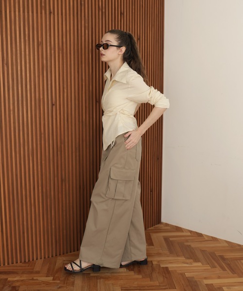 Mili affinity（ミリアフィニティー）の「ウエストタッククロス長袖シャツ（シャツ/ブラウス・レディース・イエロー/ブラック/オフホワイト/グレー/ブルー/ストライプ・FREE）」の10枚目の写真