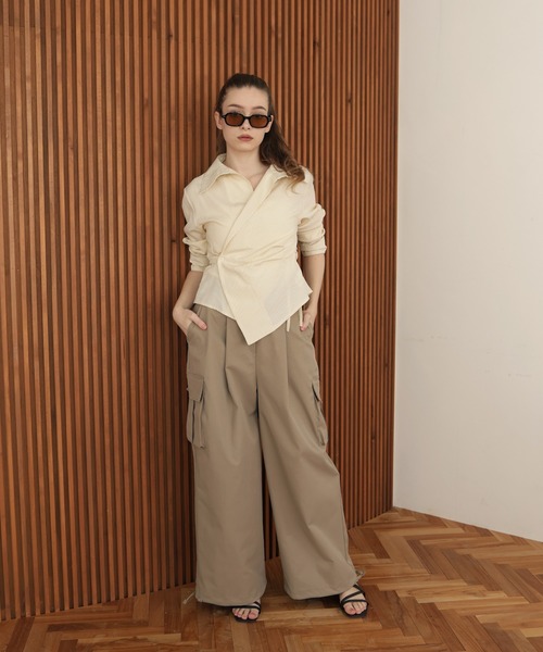 Mili affinity（ミリアフィニティー）の「ウエストタッククロス長袖シャツ（シャツ/ブラウス・レディース・イエロー/ブラック/オフホワイト/グレー/ブルー/ストライプ・FREE）」の14枚目の写真