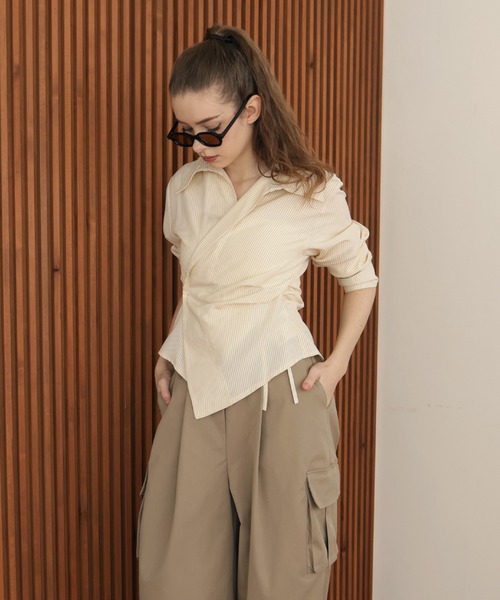 Mili affinity（ミリアフィニティー）の「ウエストタッククロス長袖シャツ（シャツ/ブラウス・レディース・イエロー/ブラック/オフホワイト/グレー/ブルー/ストライプ・FREE）」の16枚目の写真