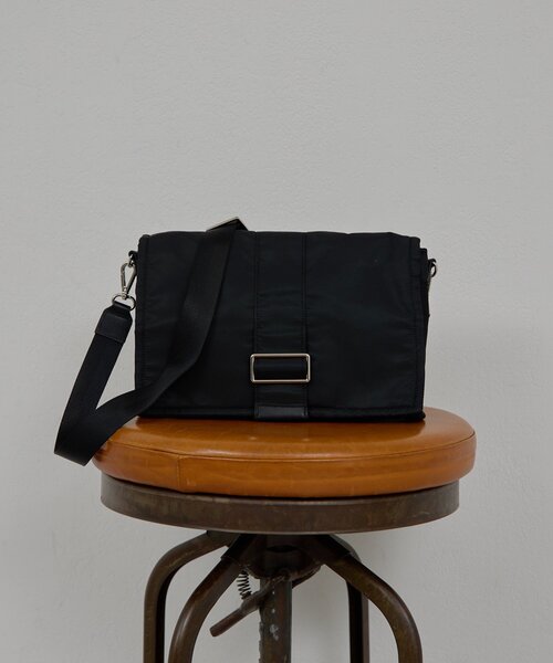 GALLARDAGALANTE（ガリャルダガランテ）の「【2.718】ナイロンフラップショルダー（ショルダーバッグ・レディース・ブラック/ライトベージュ・FREE）」の3枚目の写真