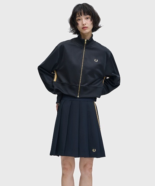 FRED PERRY（フレッドペリー）の「Taped Detail Track Jacket／テープディテールトラックジャケット（ジャージ・レディース・ブラック・10）」の16枚目の写真
