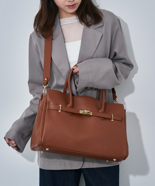 AULENTTI(オウレンティ)の「【AULENTTI】ベルト金具 A4 レザートートバッグ FB-05600-DO(トートバッグ・レディース・ブラック/キャメル・FREE)」の4枚目の写真