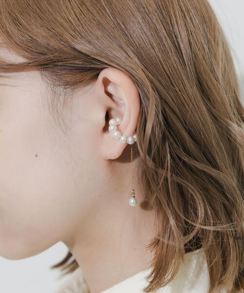 SMELLY（スメリー）の「パールチェーンイヤカフ（イヤーカフ・レディース・ホワイト系その他・-）」の4枚目の写真