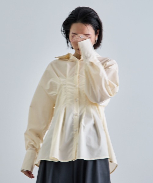 Futier land(フューティアランド)の「1枚でシルエットが決まる。タックギャザーペプラムシャツブラウス / 長袖(シャツ/ブラウス・レディース・ピンク/イエロー/アイボリー/ブルー・FREE/LARGE)」の22枚目の写真
