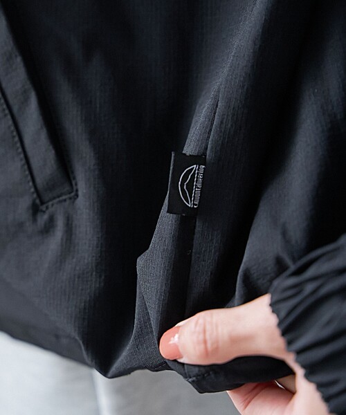 coen(コーエン)の「【C.mt】 撥水パッカブルマウンテンパーカー(マウンテンパーカー・レディース・オフホワイト/ベージュ/ブラック/ダークブラウン・M/L)」の8枚目の写真