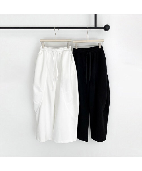 VASCARA(バスカラ)の「Oversized Fit String Banding Pants (2colors)(その他パンツ・レディース・ブラック/ホワイト・FREE)」の1枚目の写真