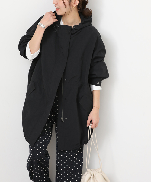 JOURNAL STANDARD relume（ジャーナルスタンダード　レリューム）の「［手洗い可］撥水ナイロンフーディーブルゾン（ナイロンジャケット・レディース・ブラック/ベージュ・FREE）」の2枚目の写真