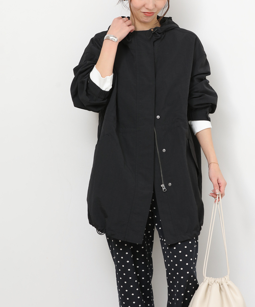 JOURNAL STANDARD relume（ジャーナルスタンダード　レリューム）の「［手洗い可］撥水ナイロンフーディーブルゾン（ナイロンジャケット・レディース・ブラック/ベージュ・FREE）」の5枚目の写真