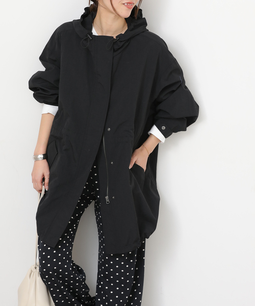 JOURNAL STANDARD relume（ジャーナルスタンダード　レリューム）の「［手洗い可］撥水ナイロンフーディーブルゾン（ナイロンジャケット・レディース・ブラック/ベージュ・FREE）」の6枚目の写真