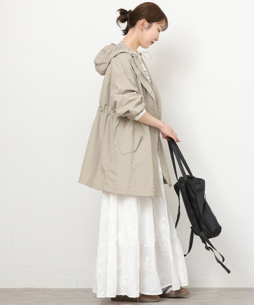 JOURNAL STANDARD relume（ジャーナルスタンダード　レリューム）の「［手洗い可］撥水ナイロンフーディーブルゾン（ナイロンジャケット・レディース・ブラック/ベージュ・FREE）」の11枚目の写真