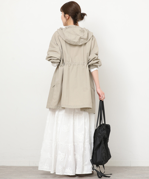 JOURNAL STANDARD relume（ジャーナルスタンダード　レリューム）の「［手洗い可］撥水ナイロンフーディーブルゾン（ナイロンジャケット・レディース・ブラック/ベージュ・FREE）」の12枚目の写真