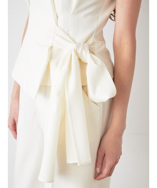 SNIDEL(スナイデル)の「Sustainableペプラムベストトップス(シャツ/ブラウス・レディース・ネイビー/アイボリー/グレー・F)」の11枚目の写真