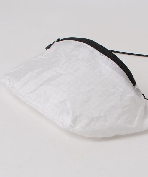 BURLAP OUTFITTER（バーラップアウトフィッター）の「BURLAP OUTFITTER -  CS MINI FANNY PACK（ボディバッグ/ウエストポーチ・メンズ・ホワイト・ONE SIZE）」の3枚目の写真