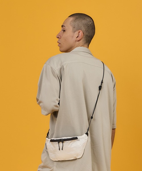 BURLAP OUTFITTER(バーラップアウトフィッター)の「CS MINI FANNY PACK / シーエス ミニ ファニー パック(ボディバッグ/ウエストポーチ・メンズ・ホワイト・ONE SIZE)」の1枚目の写真
