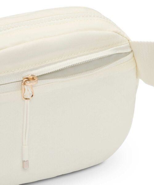 NIKE(ナイキ)の「ナイキ オーラ クロスボディバッグ (2L) / Nike Aura Crossbody Bag (2L) HM6120-133 Sail(ボディバッグ/ウエストポーチ・メンズ・クリーム・ONE SIZE)」の5枚目の写真