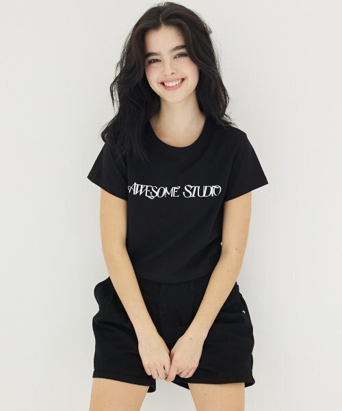 AWESOME STUDIO(オーサムスタジオ)の「アサムロゴクロップスリムフィット半袖Tシャツブラック(Tシャツ/カットソー・レディース・その他・FREE)」の1枚目の写真