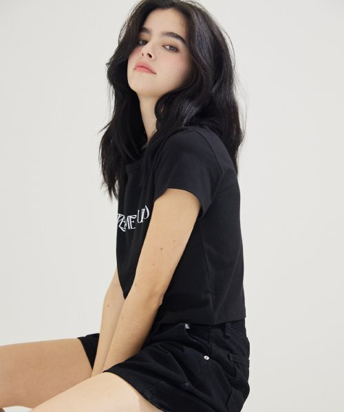 AWESOME STUDIO(オーサムスタジオ)の「アサムロゴクロップスリムフィット半袖Tシャツブラック(Tシャツ/カットソー・レディース・その他・FREE)」の4枚目の写真