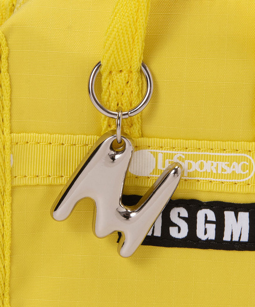 LeSportsac（レスポートサック）の「MSGM MICRO WEEKENDER マイクロイエロー（ショルダーバッグ・レディース・イエロー・FREE）」の11枚目の写真